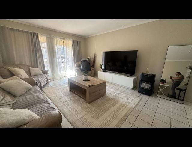 2 BEDROOM TOWNHOUSE FOR SALE IN OAKDENE